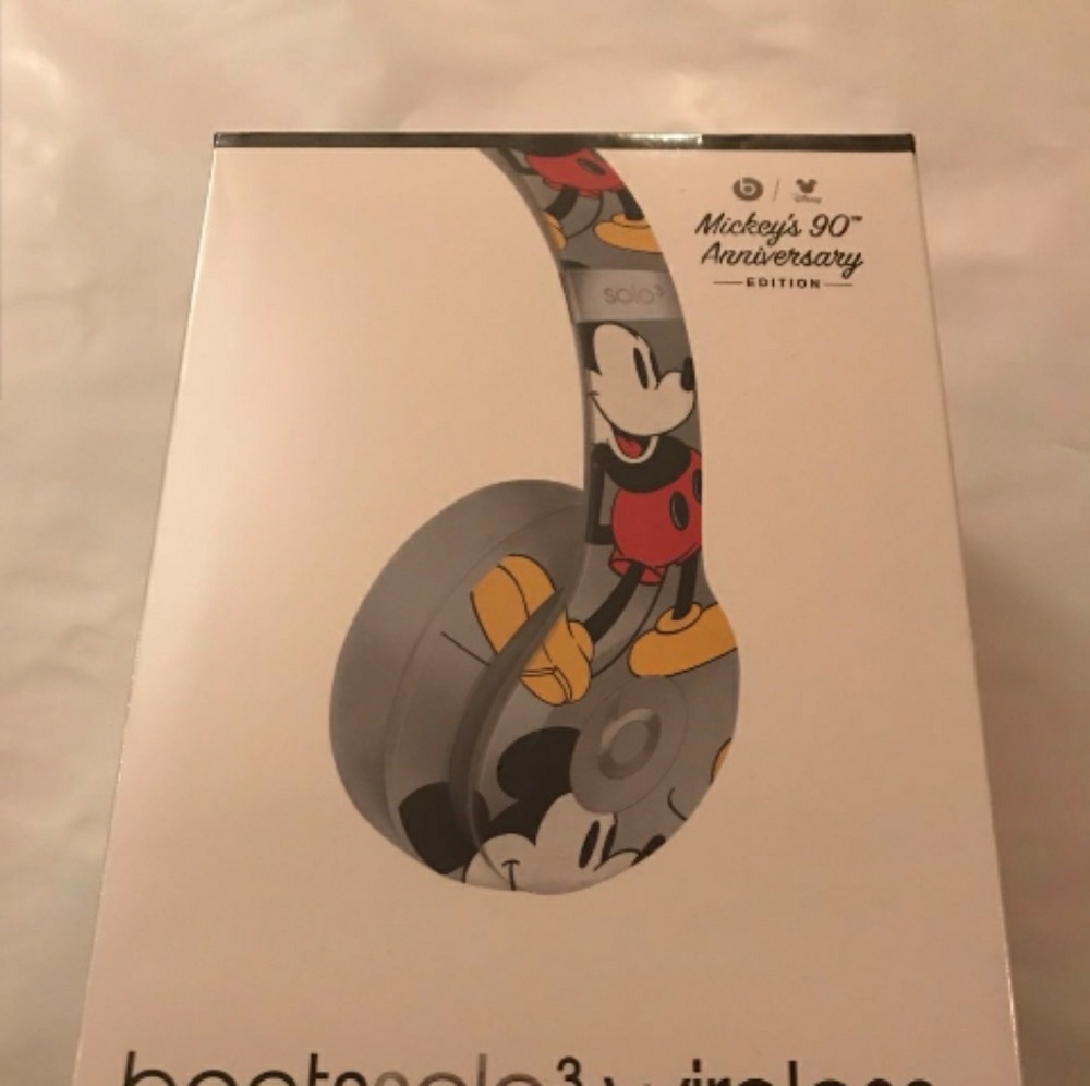 Mickey Mouse beats solo 3 wireless headphones